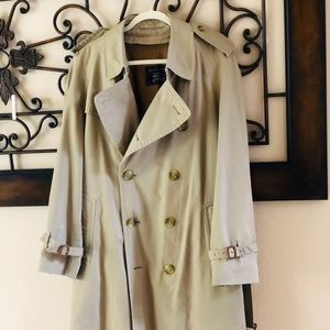 BURBERRY!  Men’s long Chelsea trench coat